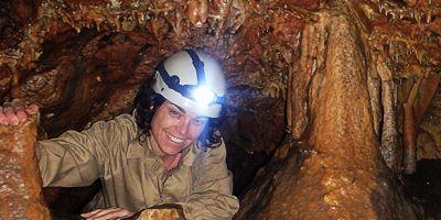 Grieta Aventura-Descubre el mundo subterráneo. Espeleología-Discover the underground world. Caving-Descobreix el món subterrani. Espeleologia